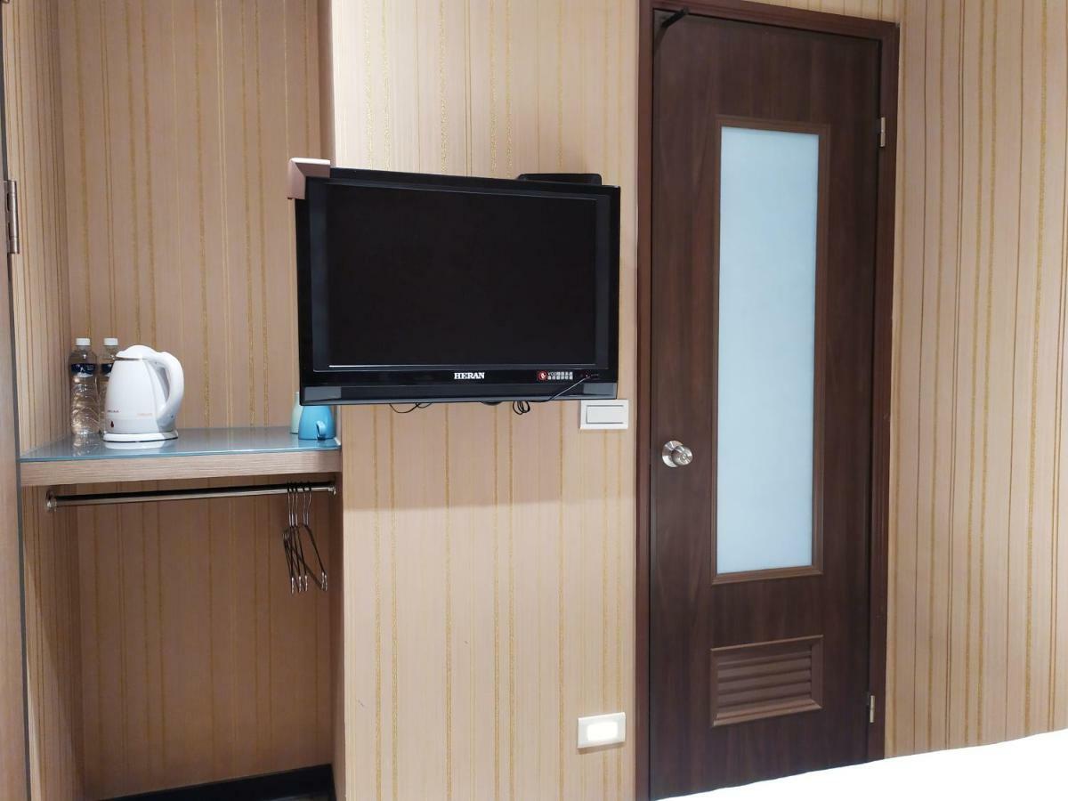 Red 13 Apartment Taipei Exterior photo